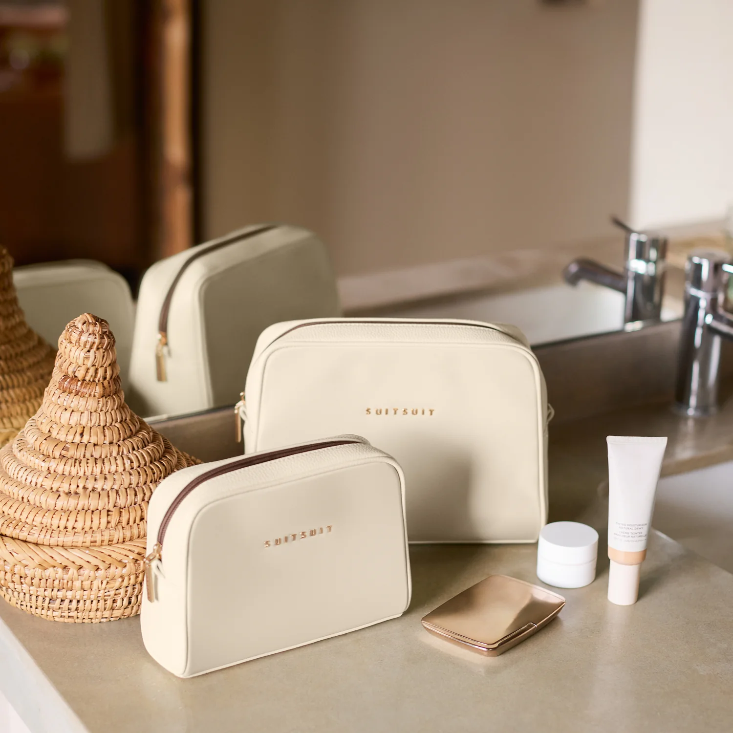 Serenity - Whisper White - Toiletry Bag XL & Make-up Bag - Image 2